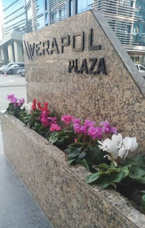 Verapol Plaza, Bayraklı